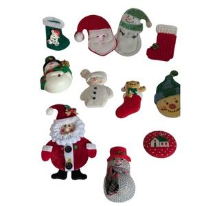 11 vintage‎ Christmas Holiday Pins Brooches Santa Snowman Stocking Grannycore